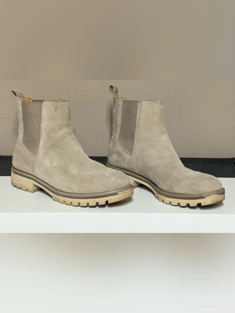 VINTAGE CROWN Suede Chelsea Boots